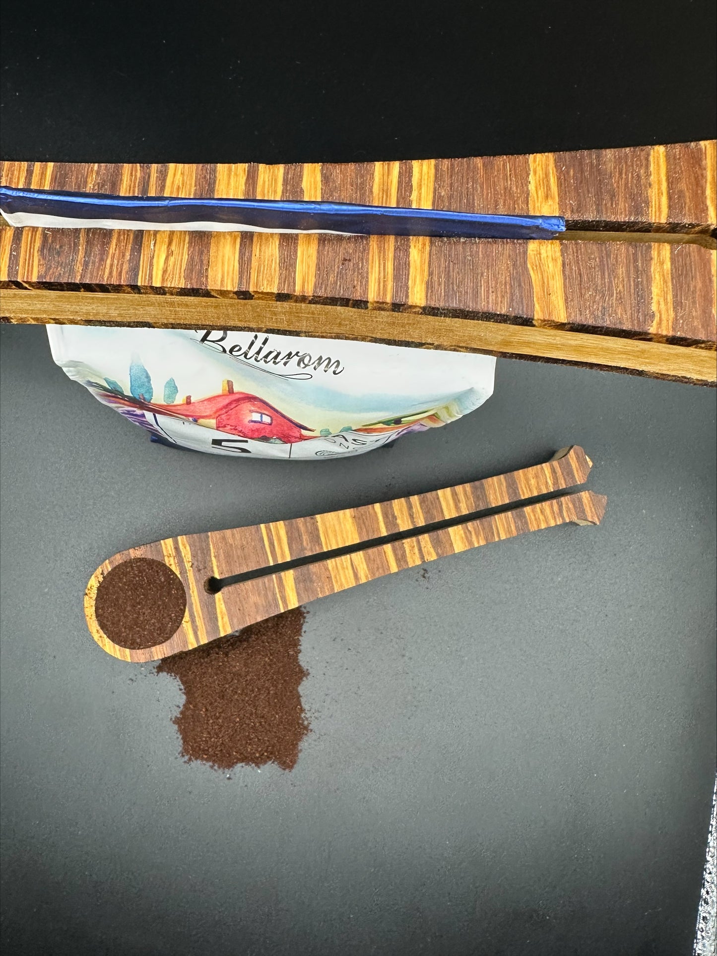 coffee scoop and clip in one