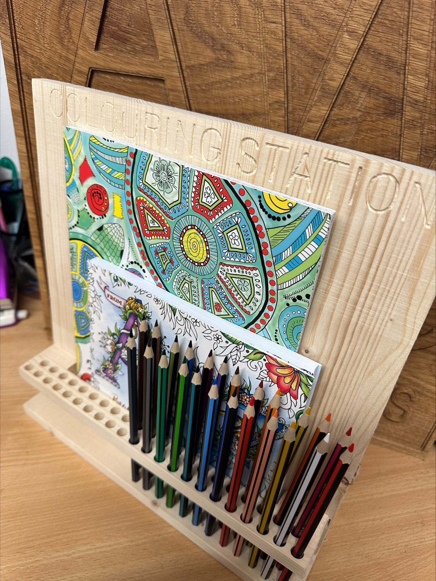 Colouring station