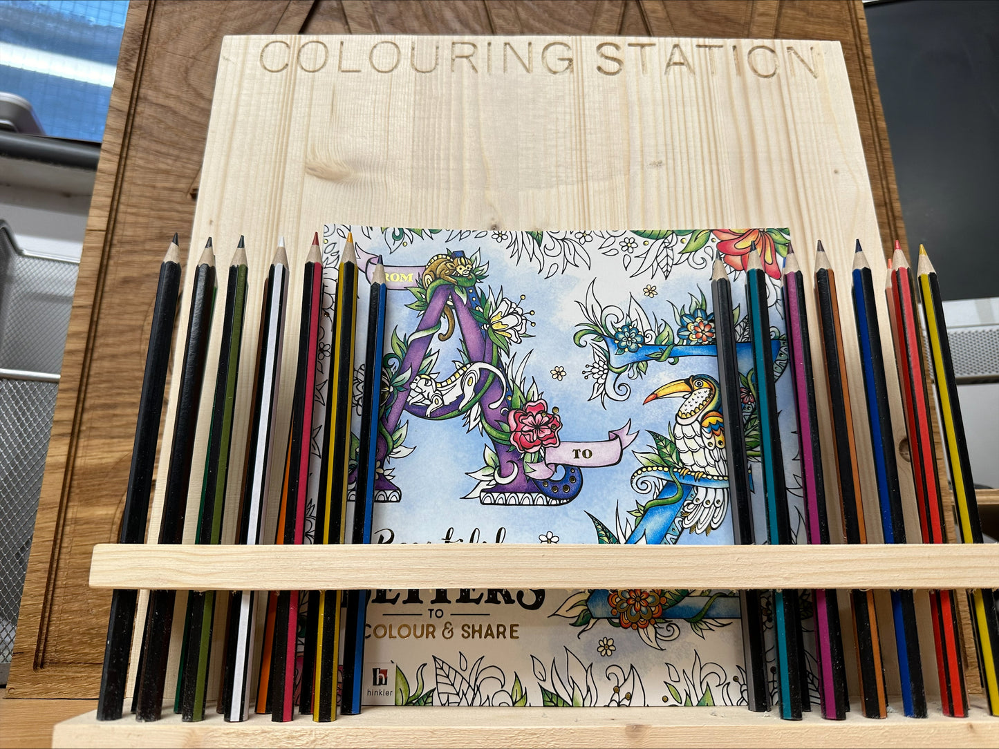 Colouring station